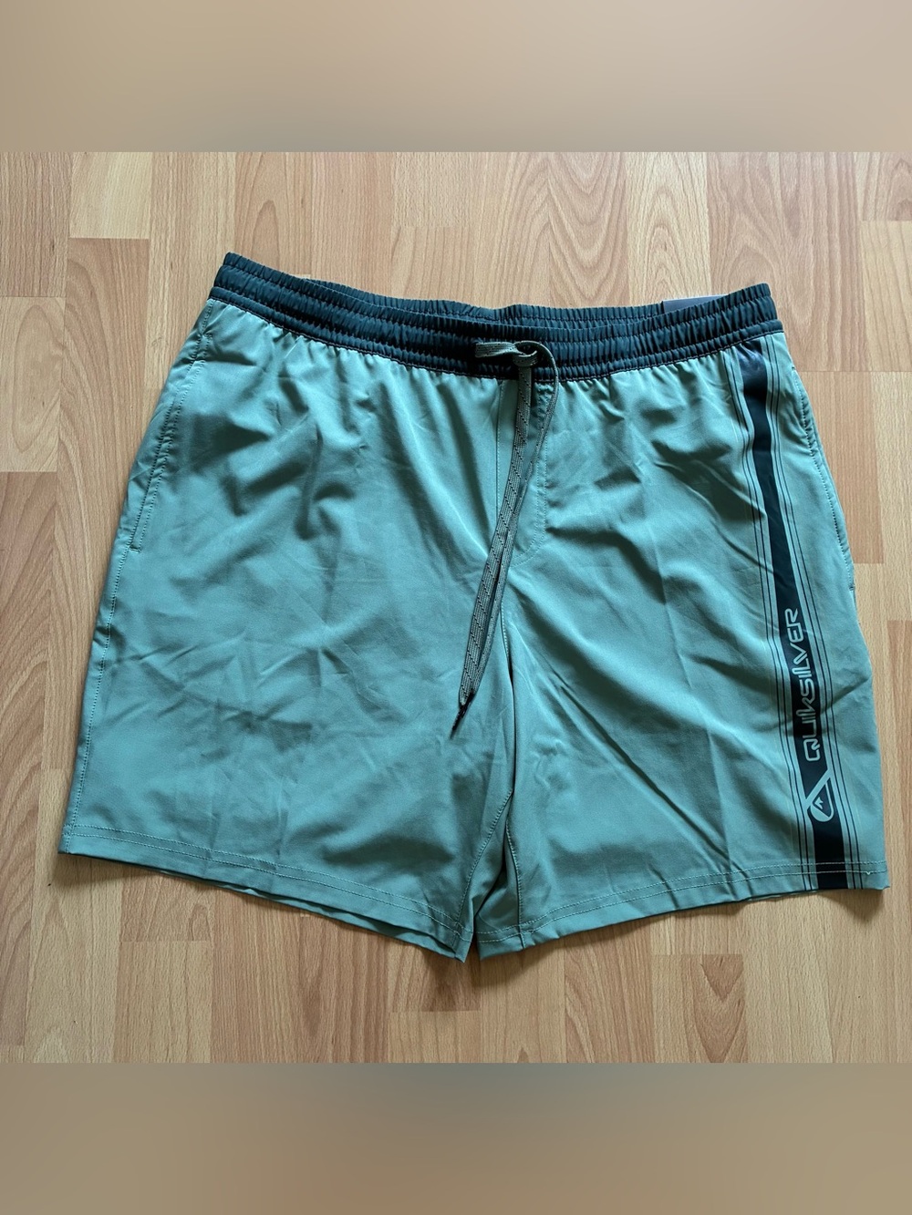 Quicksilver Swim Trunks Mens Size L Sage Green Lined Casual Surf Pockets Beach